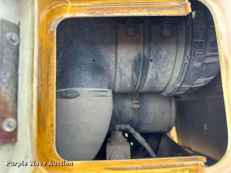 image for item DH9861 2010 Vermeer RTX1250 trencher