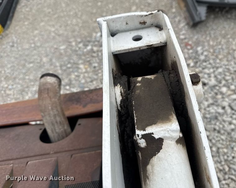 image for item DM5600 1998 Bobcat 863 skid steer loader