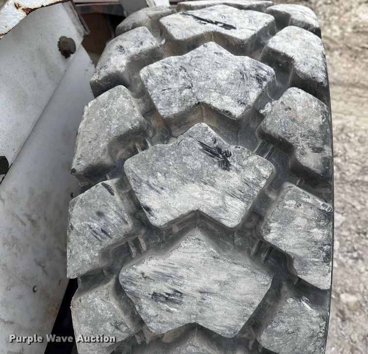 image for item DM5600 1998 Bobcat 863 skid steer loader