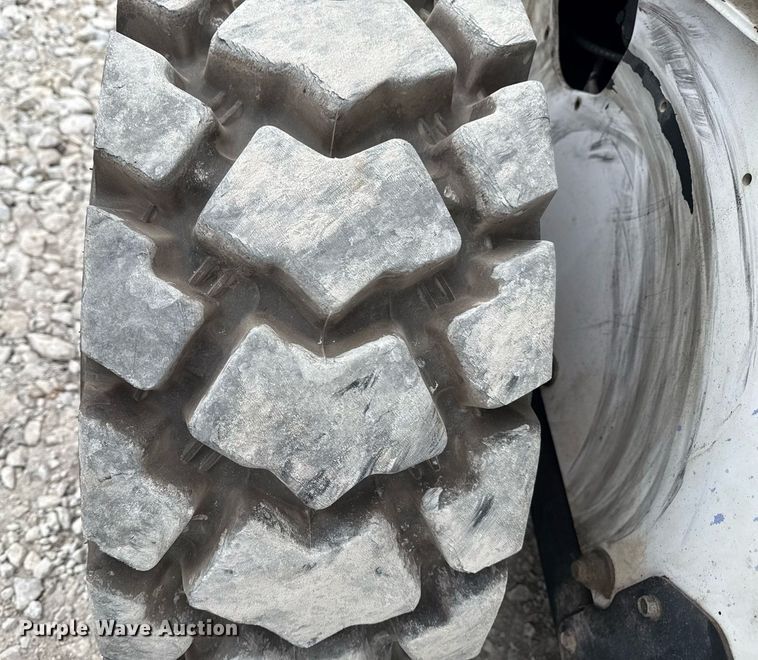 image for item DM5600 1998 Bobcat 863 skid steer loader