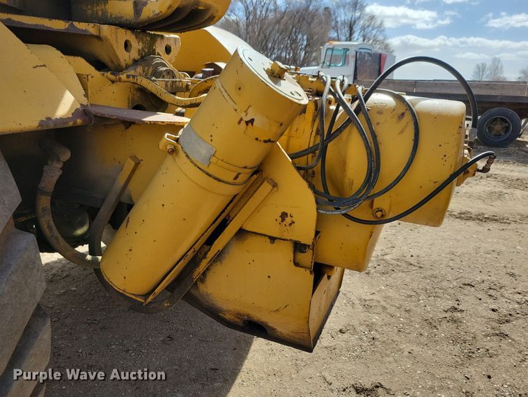 image for item DN3691 1968 Michigan 210H elevating scraper