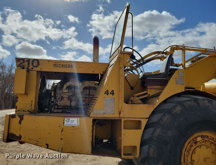 image for item DN3691 1968 Michigan 210H elevating scraper