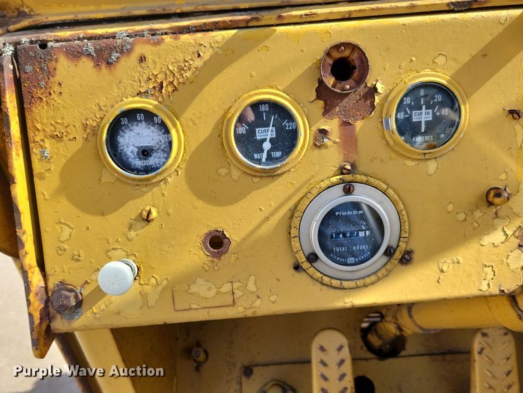 image for item DN3691 1968 Michigan 210H elevating scraper