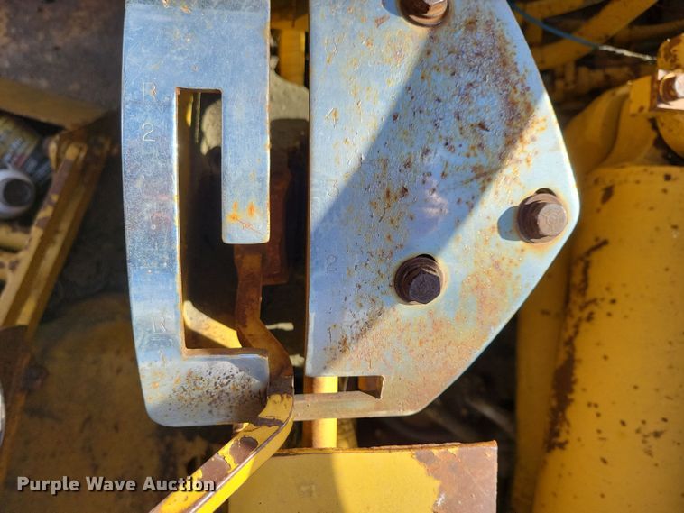 image for item DN3691 1968 Michigan 210H elevating scraper