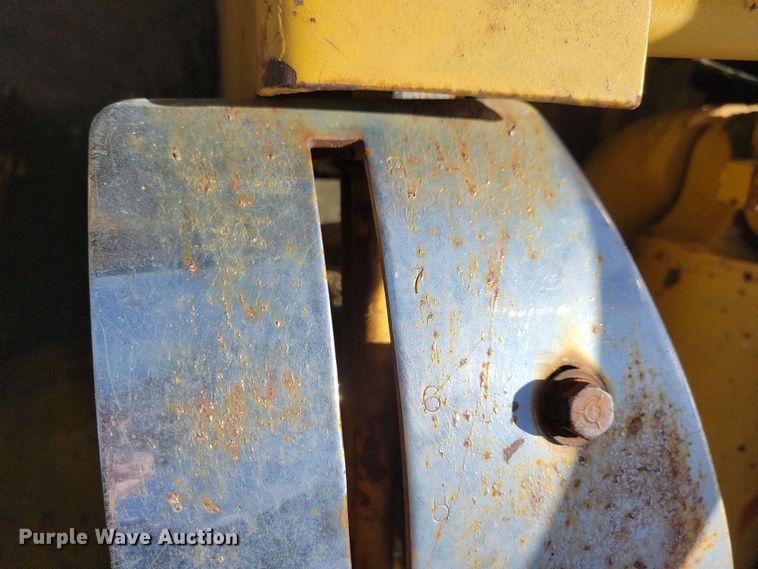 image for item DN3691 1968 Michigan 210H elevating scraper