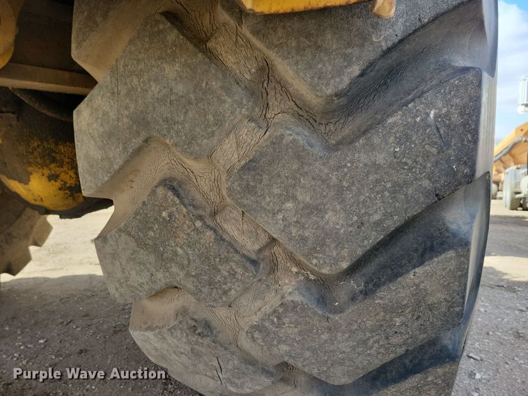 image for item DN3691 1968 Michigan 210H elevating scraper