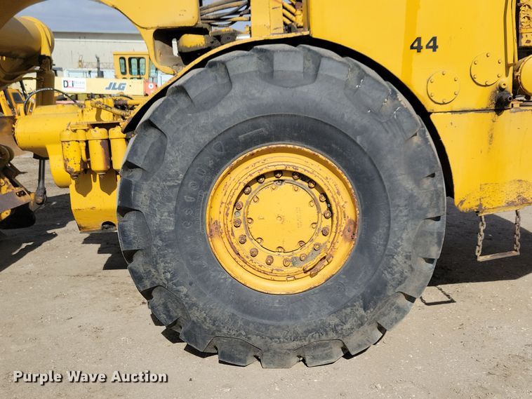 image for item DN3691 1968 Michigan 210H elevating scraper