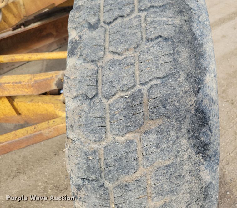 image for item DN3702 1975 Caterpillar  140G motor grader