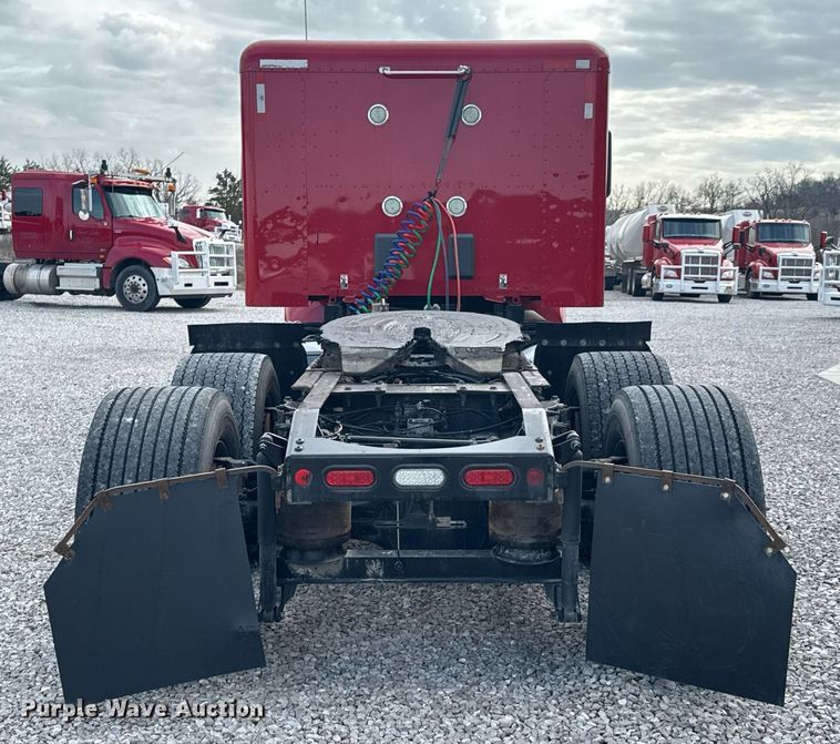 image for item DO0278 2017 Peterbilt 579 semi truck