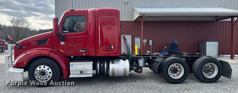 image for item DO0278 2017 Peterbilt 579 semi truck