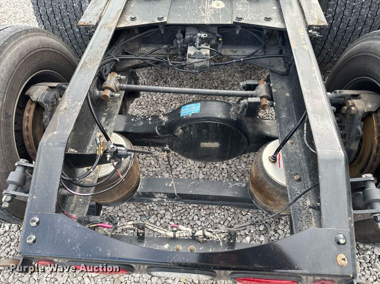 image for item DO0278 2017 Peterbilt 579 semi truck