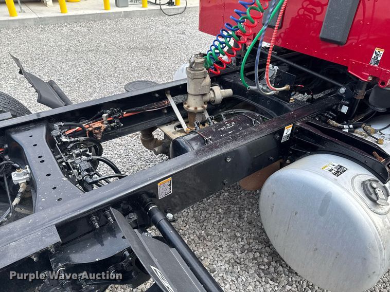 image for item DO0278 2017 Peterbilt 579 semi truck