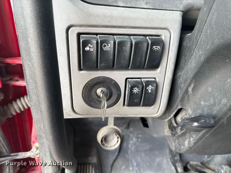 image for item DO0278 2017 Peterbilt 579 semi truck