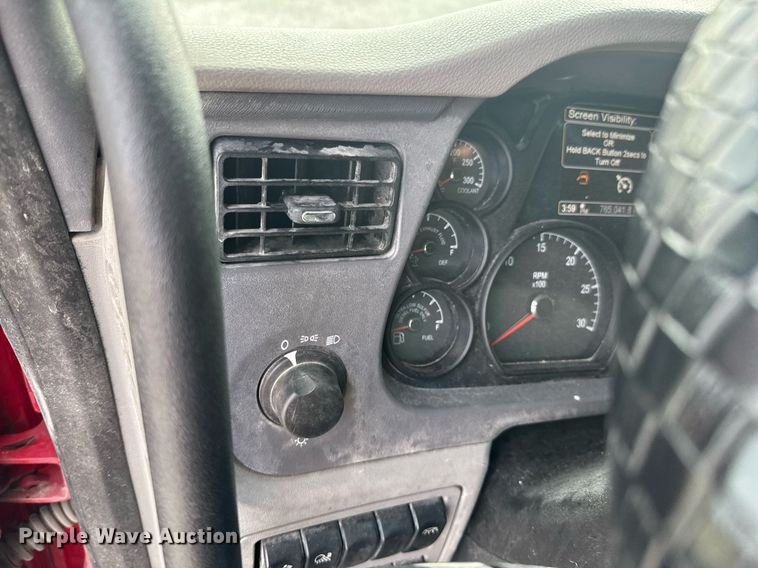 image for item DO0278 2017 Peterbilt 579 semi truck