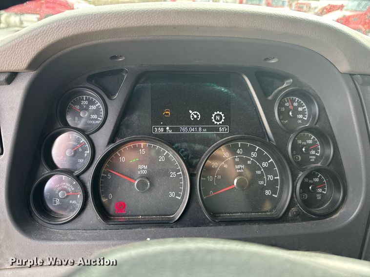 image for item DO0278 2017 Peterbilt 579 semi truck