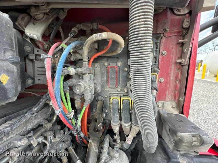 image for item DO0278 2017 Peterbilt 579 semi truck