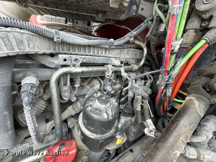 image for item DO0278 2017 Peterbilt 579 semi truck