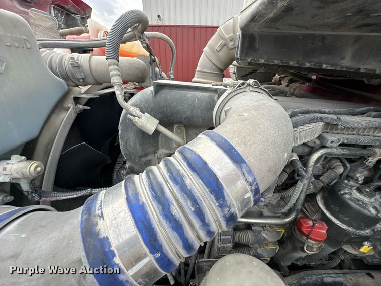 image for item DO0278 2017 Peterbilt 579 semi truck