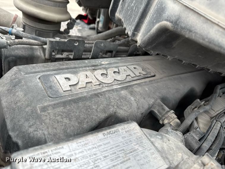 image for item DO0278 2017 Peterbilt 579 semi truck