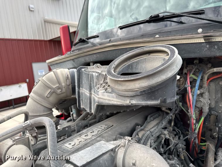 image for item DO0278 2017 Peterbilt 579 semi truck