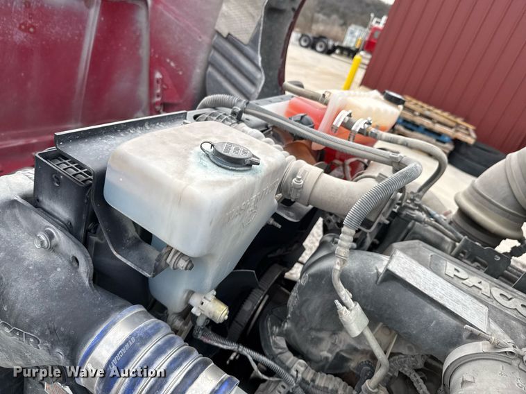 image for item DO0278 2017 Peterbilt 579 semi truck