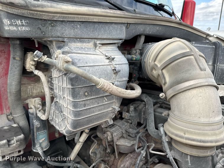 image for item DO0278 2017 Peterbilt 579 semi truck