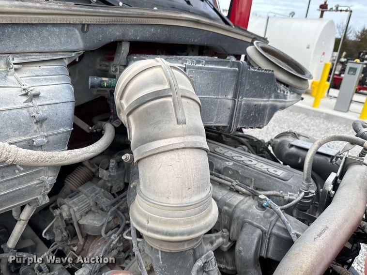 image for item DO0278 2017 Peterbilt 579 semi truck