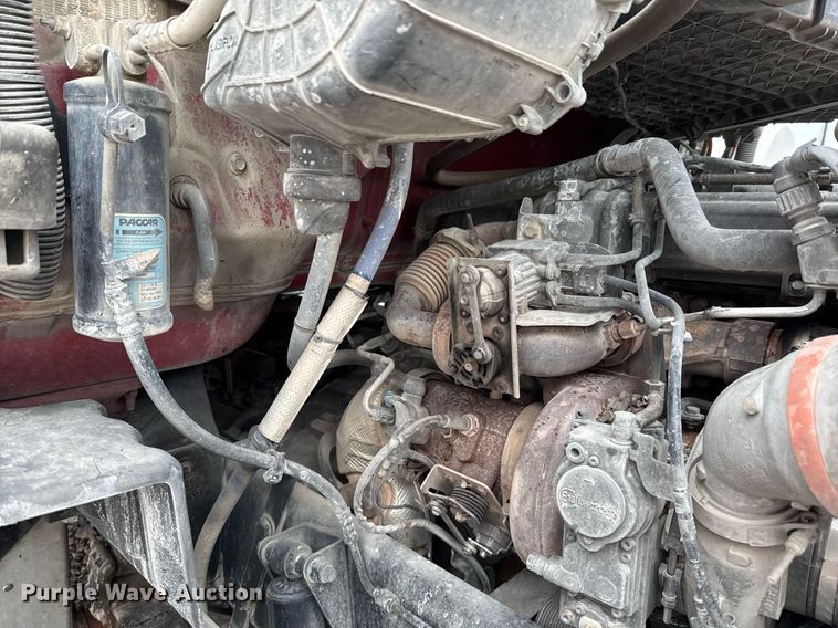 image for item DO0278 2017 Peterbilt 579 semi truck