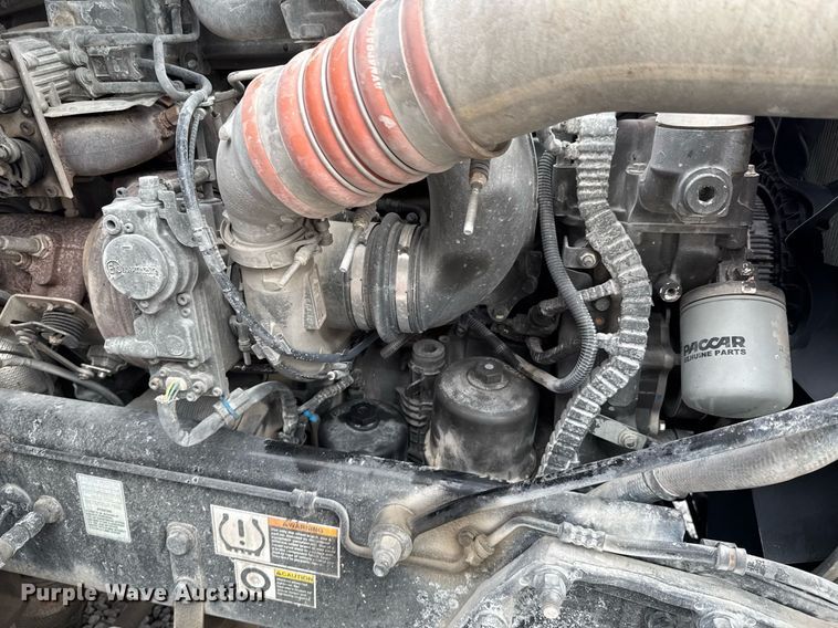 image for item DO0278 2017 Peterbilt 579 semi truck