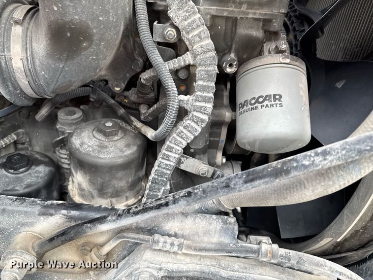 image for item DO0278 2017 Peterbilt 579 semi truck