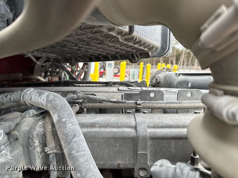 image for item DO0278 2017 Peterbilt 579 semi truck