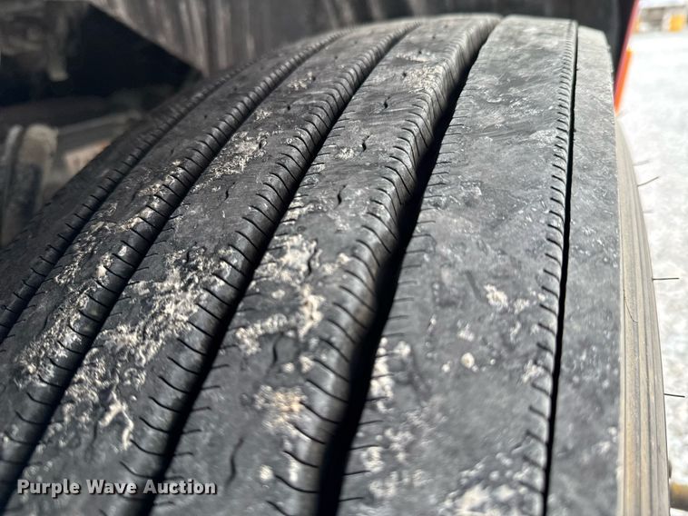 image for item DO0278 2017 Peterbilt 579 semi truck