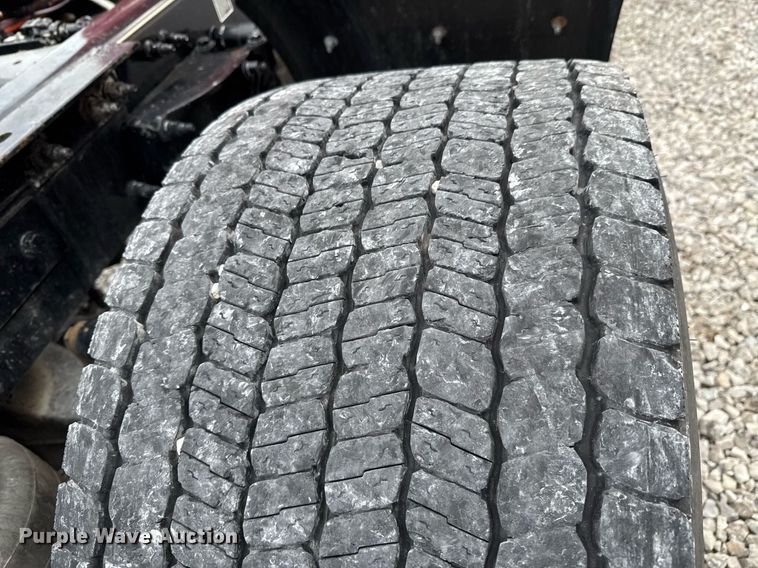 image for item DO0278 2017 Peterbilt 579 semi truck