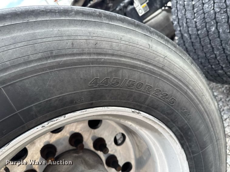 image for item DO0278 2017 Peterbilt 579 semi truck