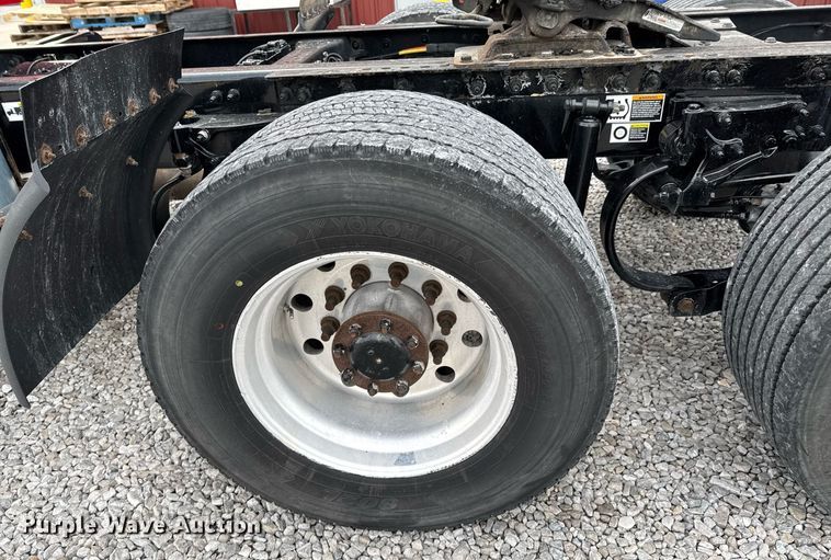 image for item DO0278 2017 Peterbilt 579 semi truck