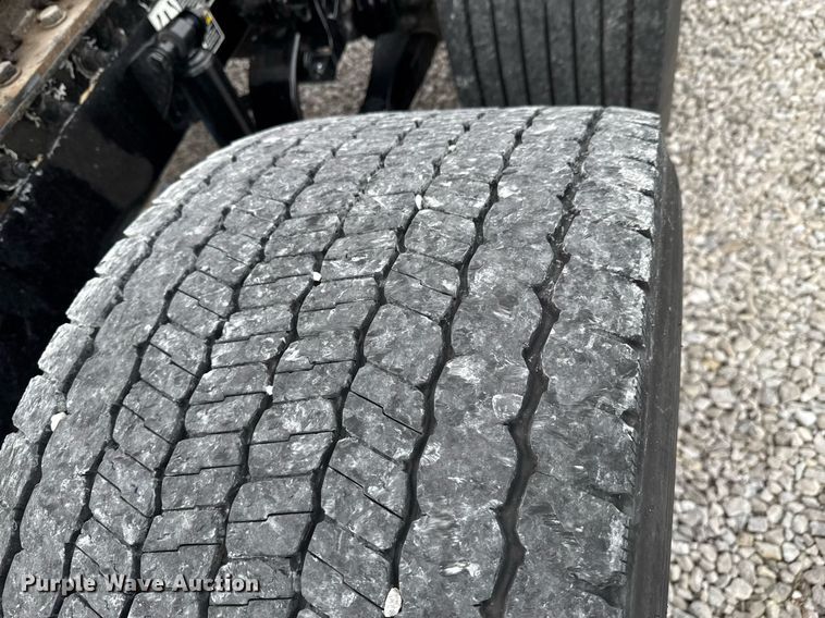 image for item DO0278 2017 Peterbilt 579 semi truck