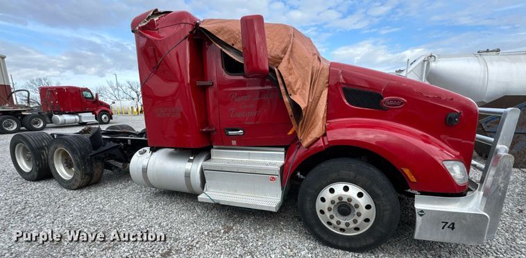 image for item DO0279 2020 Peterbilt 579 semi truck