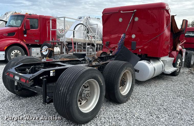 image for item DO0279 2020 Peterbilt 579 semi truck