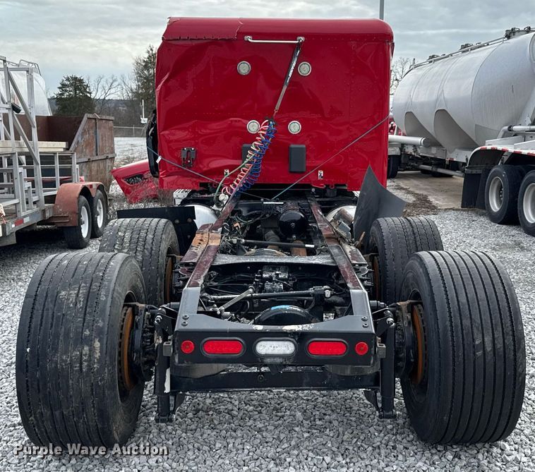 image for item DO0279 2020 Peterbilt 579 semi truck