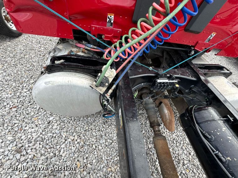 image for item DO0279 2020 Peterbilt 579 semi truck