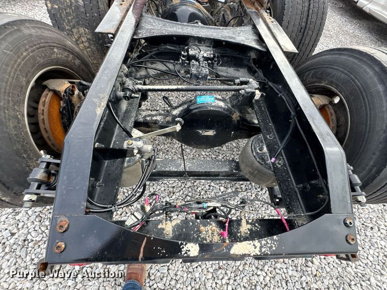 image for item DO0279 2020 Peterbilt 579 semi truck