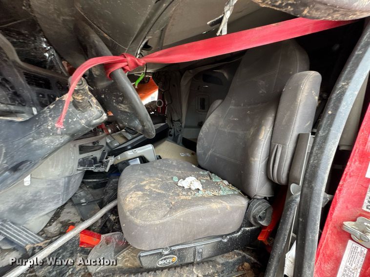 image for item DO0279 2020 Peterbilt 579 semi truck