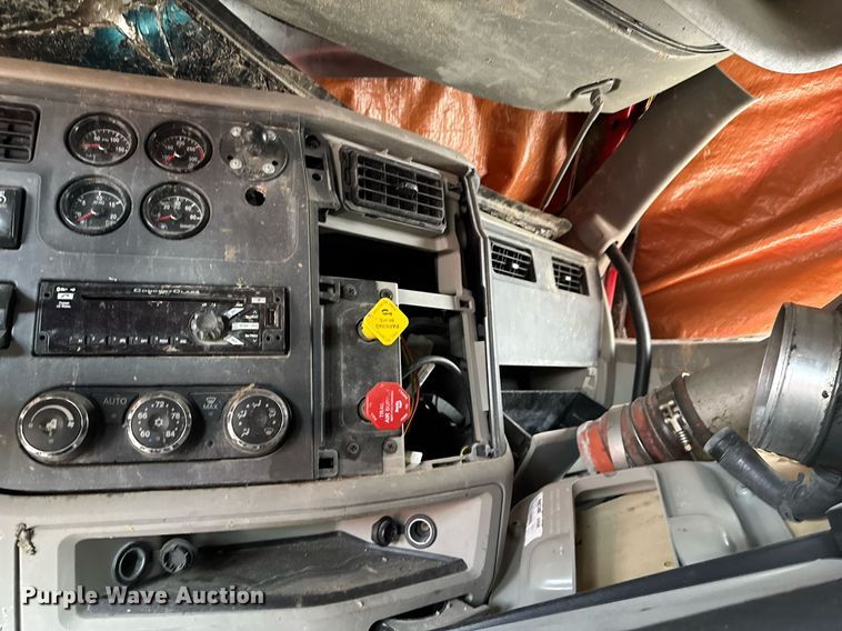 image for item DO0279 2020 Peterbilt 579 semi truck