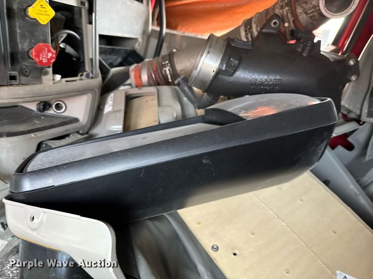 image for item DO0279 2020 Peterbilt 579 semi truck