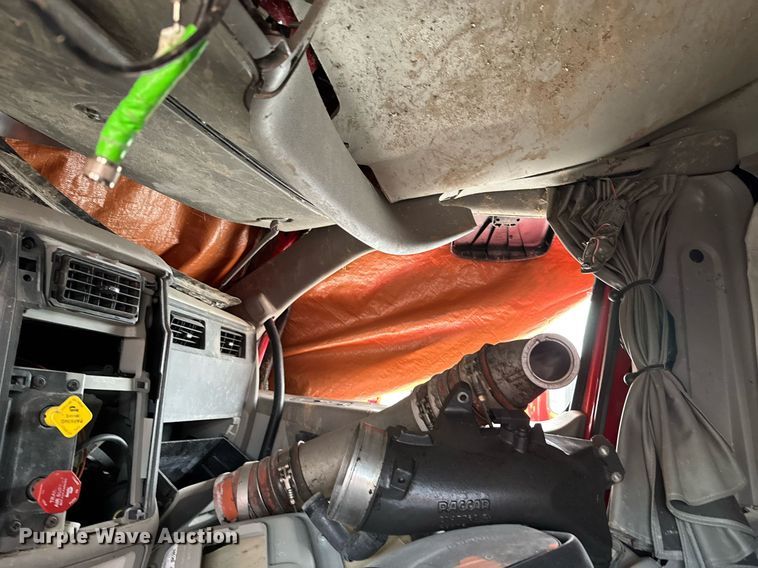 image for item DO0279 2020 Peterbilt 579 semi truck