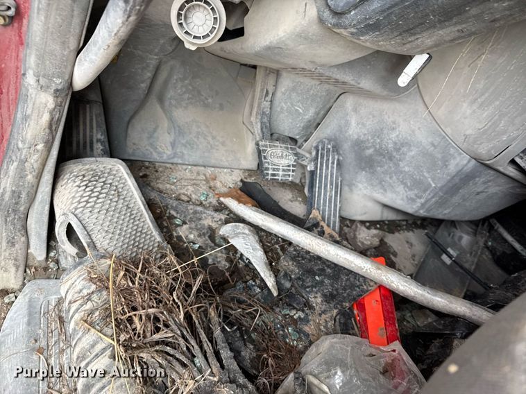 image for item DO0279 2020 Peterbilt 579 semi truck