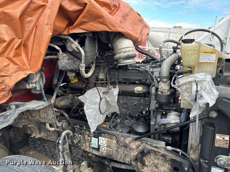 image for item DO0279 2020 Peterbilt 579 semi truck