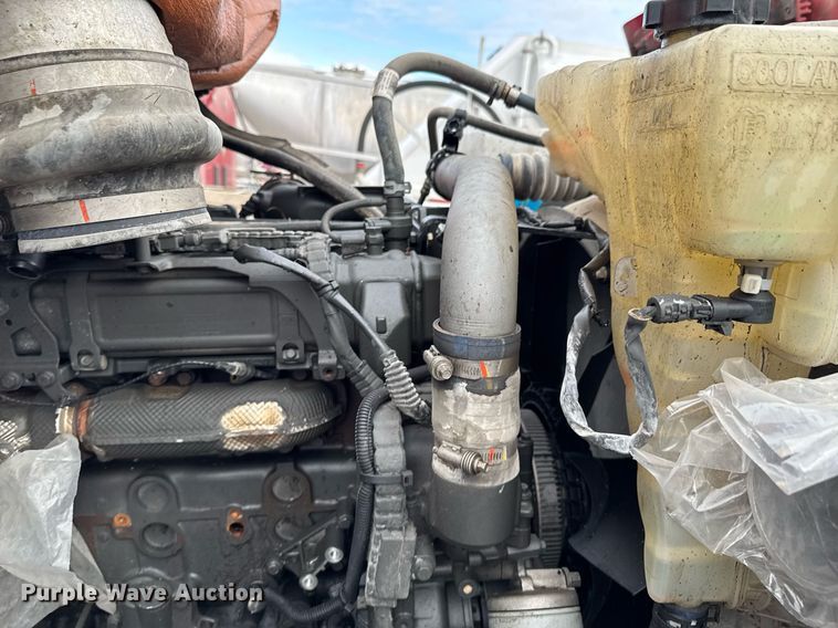 image for item DO0279 2020 Peterbilt 579 semi truck