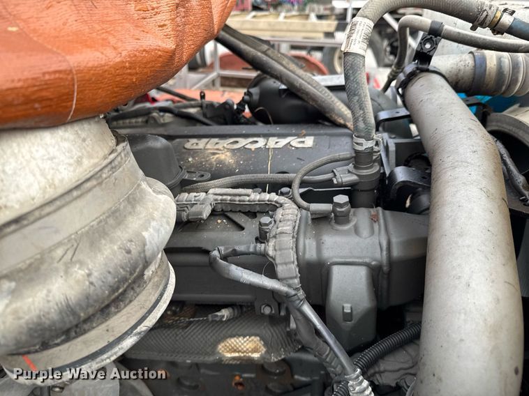 image for item DO0279 2020 Peterbilt 579 semi truck