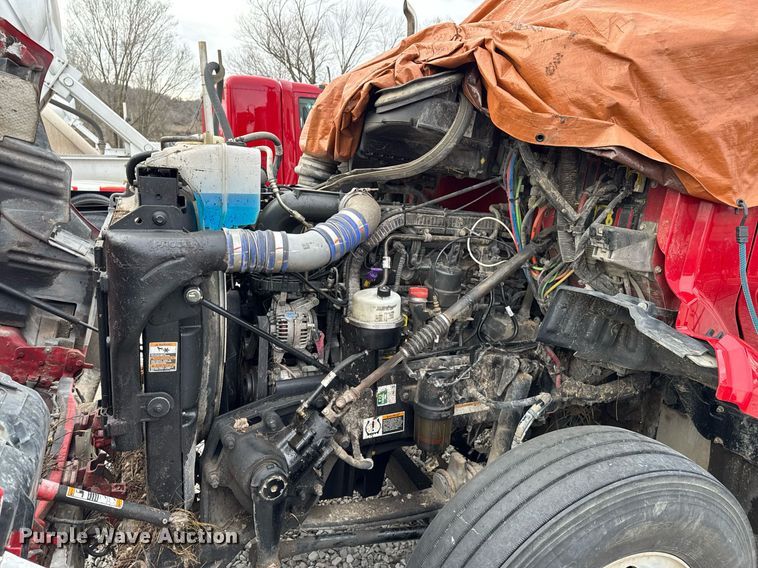 image for item DO0279 2020 Peterbilt 579 semi truck